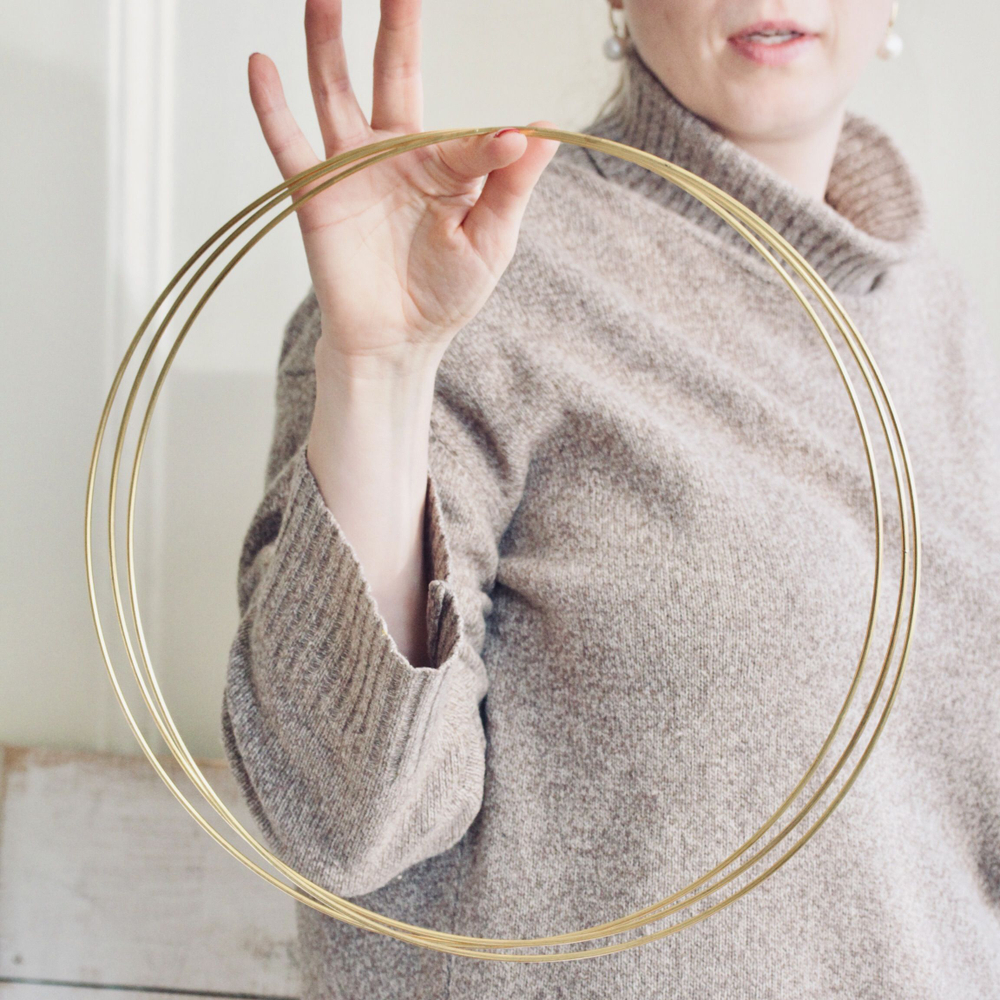 Кольцо металлическое для макраме 35 см, цвет золотистый, неразъемное / кольцо металлическое основа для рукоделия / основа для ловца снов