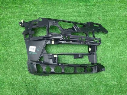 Кронштейн переднего бампера BMW 5er G30 (17-20)