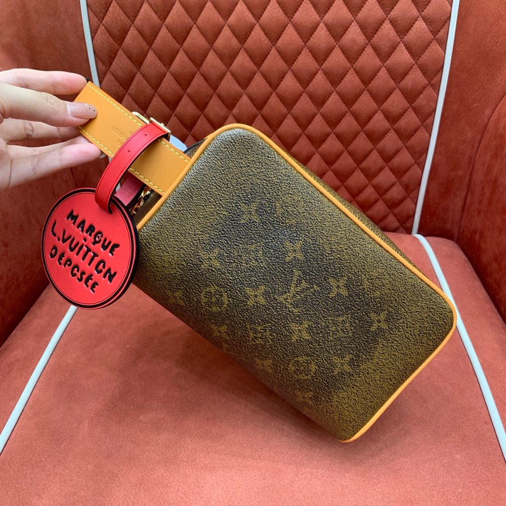 Louis Vuitton Locker Dopp Kit