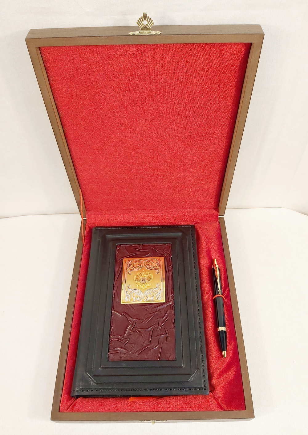 Набор "Ежедневник "Герб РФ" (златоустовская гравюра) из натуральной кожи со съемной обложкой и ручкой Parker"