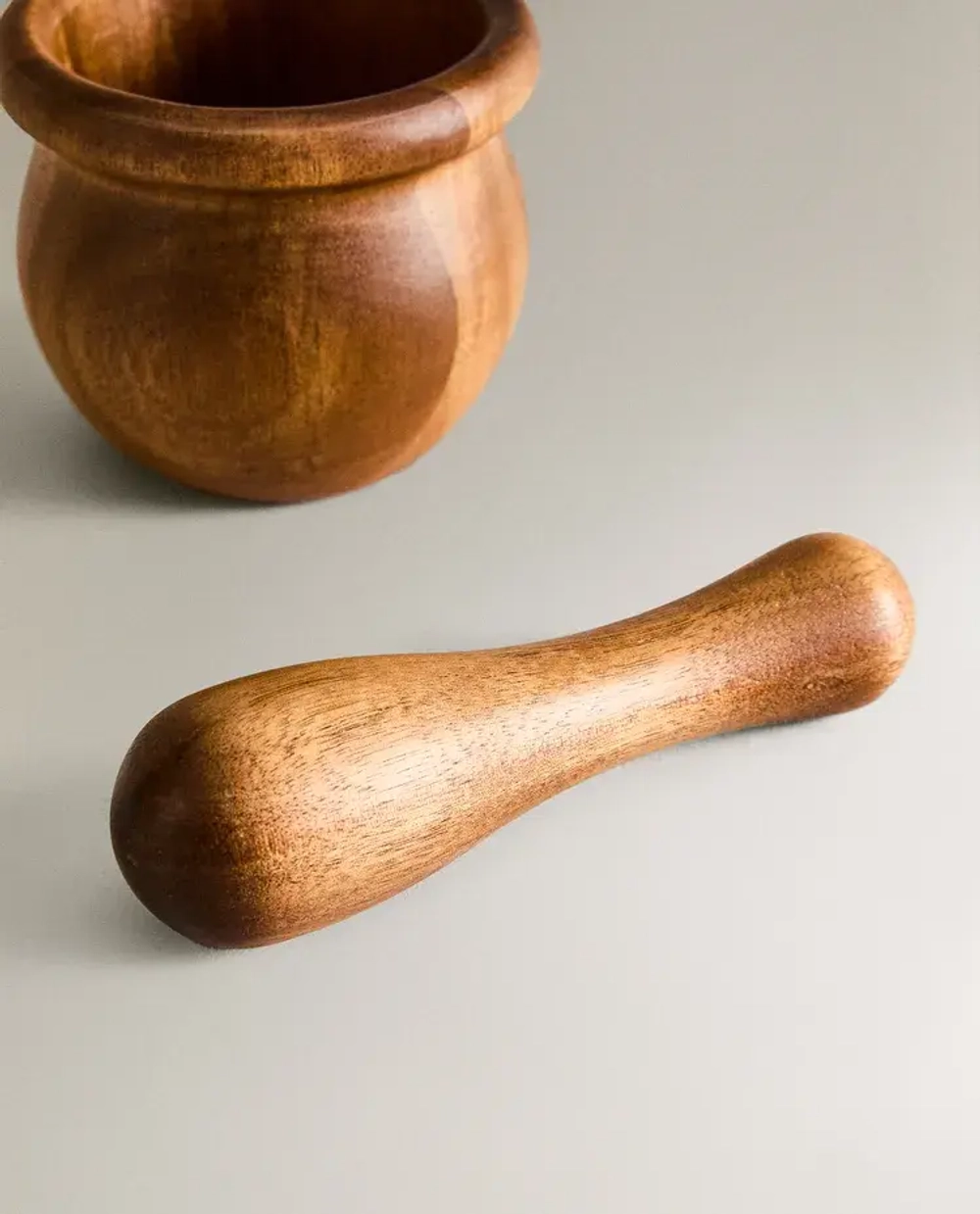 ZARA HOME ПЕСТИК И СТУПКА ИЗ ДЕРЕВА, СВЕТЛО-БЕЖЕВЫЙ