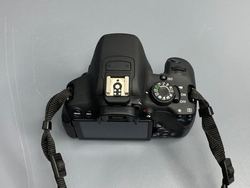 Canon EOS 700D kit 18-55mm IS STM 1.500 кадров