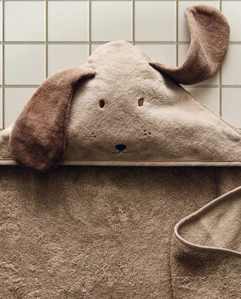 ZARA HOME ДЕТСКОЕ ПОЛОТЕНЦЕ ДЛЯ ВАННОЙ С КАПЮШОНОМ И ДЕТАЛЬЮ «СОБАЧКА», КОРИЧНЕВЫЙ