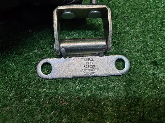 Петля крышки багажника Geely Tugella (2019-2024)