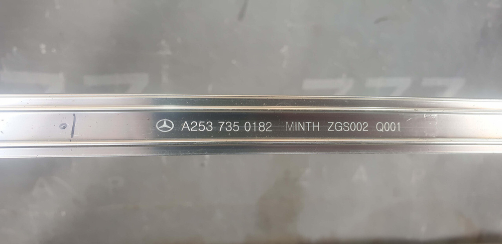 Молдинг двери задней левой Mercedes GLC (X253) 15-нв Б/У Оригинал A2537350182