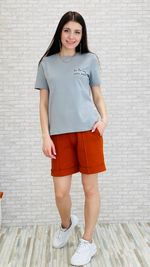 Базовая футболка из качественного хлопкового трикотажа