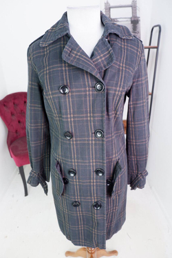 Пальто Flash Lights стильное, маркировка 38, визуально на 46 размер