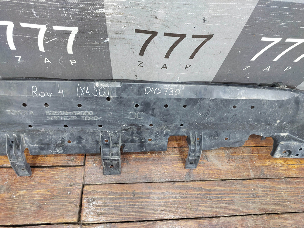 Кронштейн переднего бампера Toyota RAV4 V (XA50) 18-нв Б/У Оригинал 5261842080