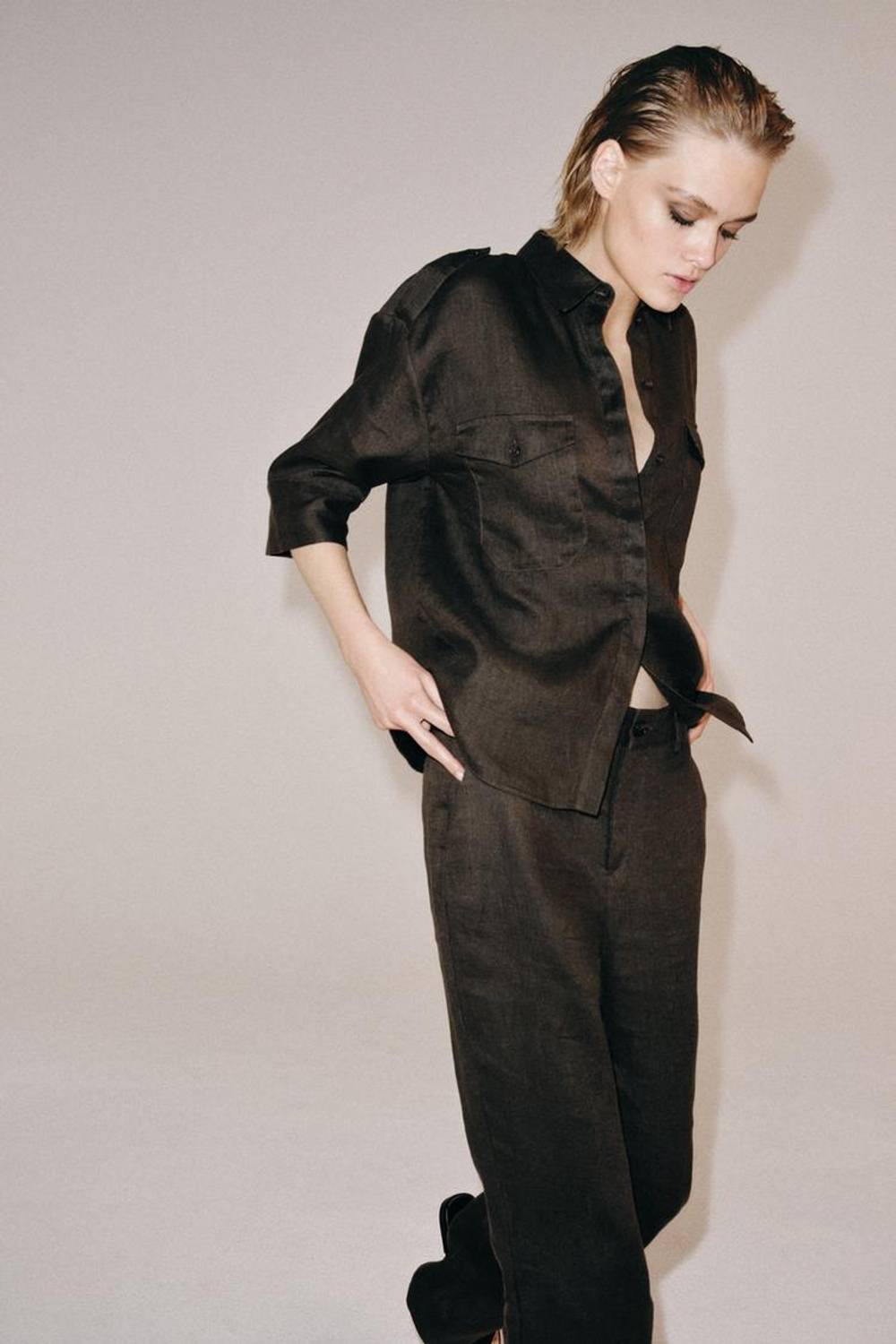 ZARA РУБАШКА ИЗ ЛЬНА С КАРМАНАМИ — ZW COLLECTION, СЕРО-КОРИЧНЕВЫЙ