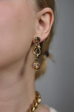 Серьги пусеты плоская цепь с персиковыми кристаллами Swarovski, оттенок золото