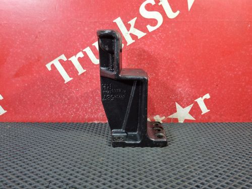 Кронштейн бампера переднего правый