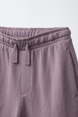 ZARA КОМПЛЕКТ ИЗ ФУТБОЛКИ И ШОРТОВ ИЗ ИНТЕРЛОКА, ЦВЕТ МАЛЬВЫ