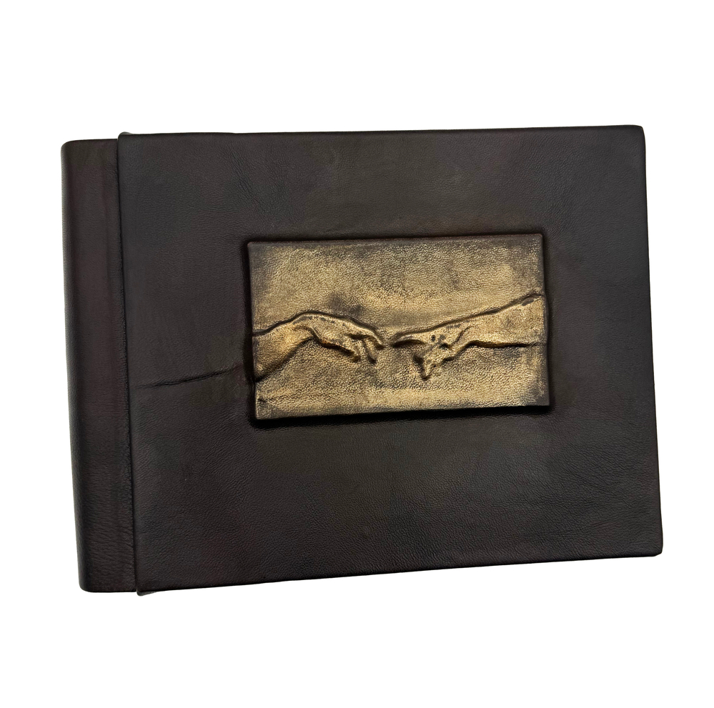 Кожаный фотоальбом "Сотворение" 17см * 23см