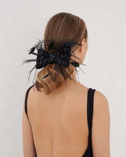 Бант-бабочка черный с декором из перьев