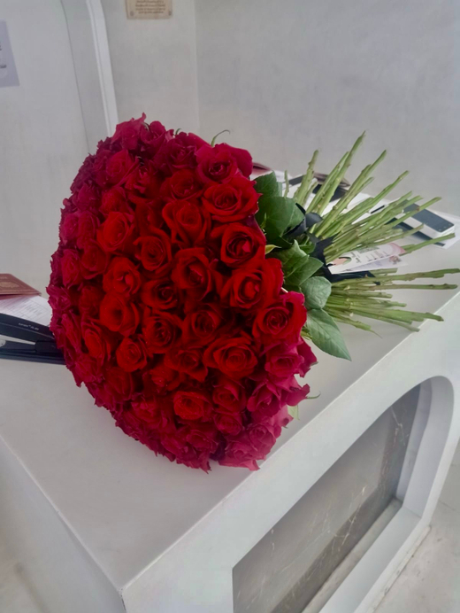 Букет из 101 алой розы