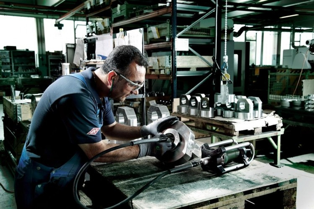 Шлифмашина прямая сетевая METABO GE 710 Plus 600616000