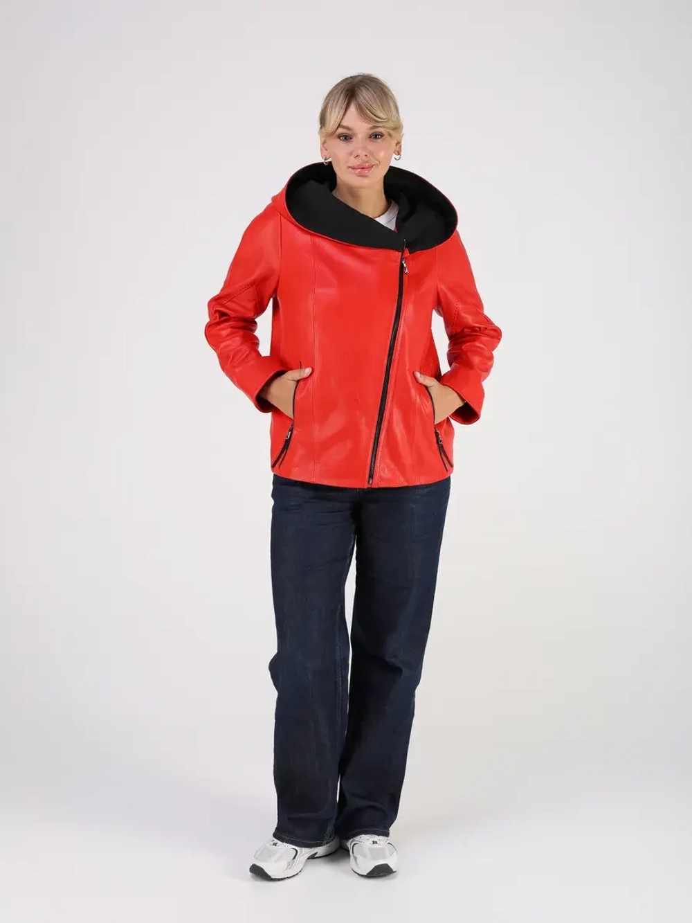 Кожаная куртка демисезонная с капюшоном