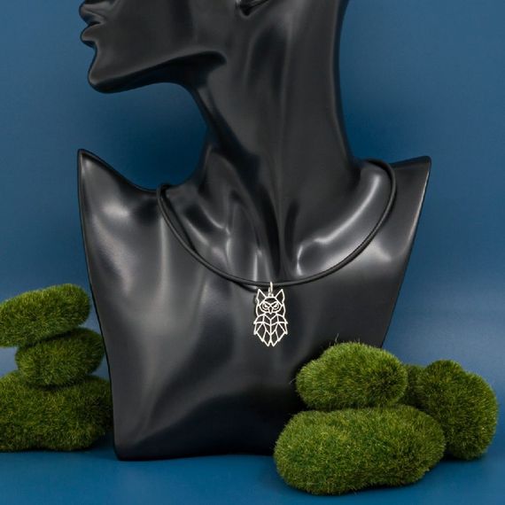 Подвеска Сова - кулон ювелирный из серебра, фото с реквизитом 1