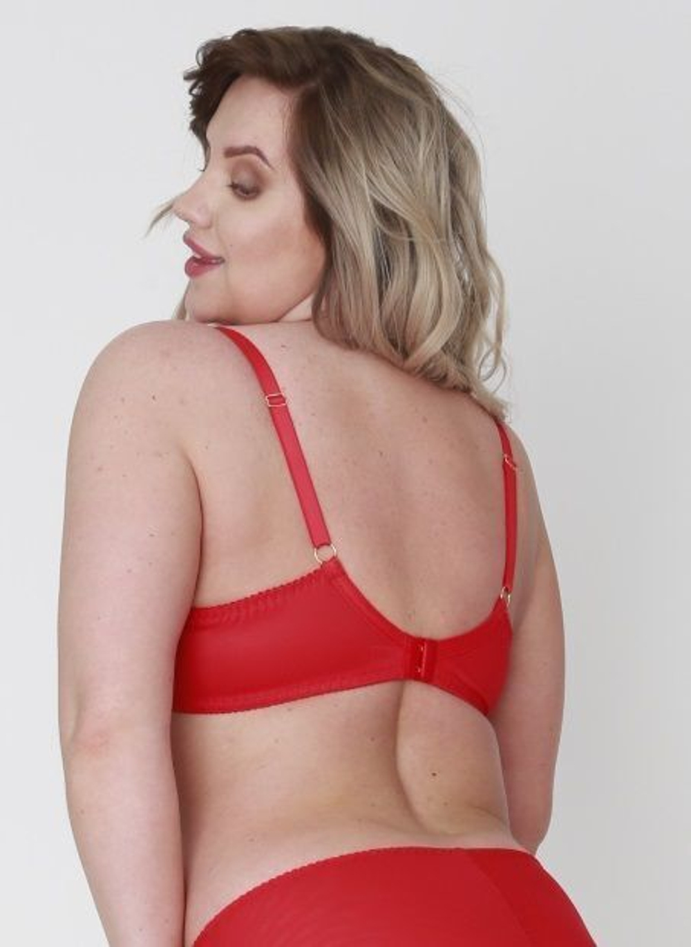 Телесный бюстгальтер с мягкой чашкой из кружева с «ресничками» (Размер: 95D) (Цвет: телесный)