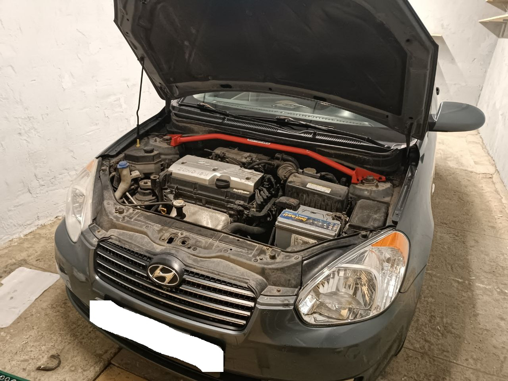 Распорка передних стоек (цельная) Hyundai Verna 3, Kia Rio 2