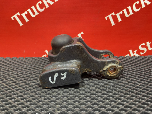 Кронштейн амортизатора переднего