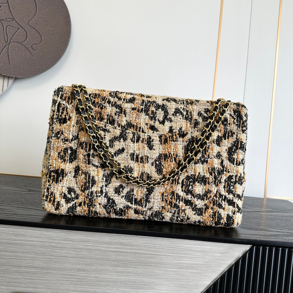 Chanel Maxi Flapbag 38 cm