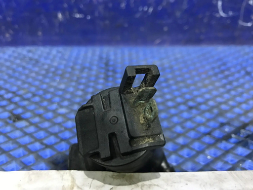 Моторчик бачка омывателя TOYOTA HILUX SURF 1992