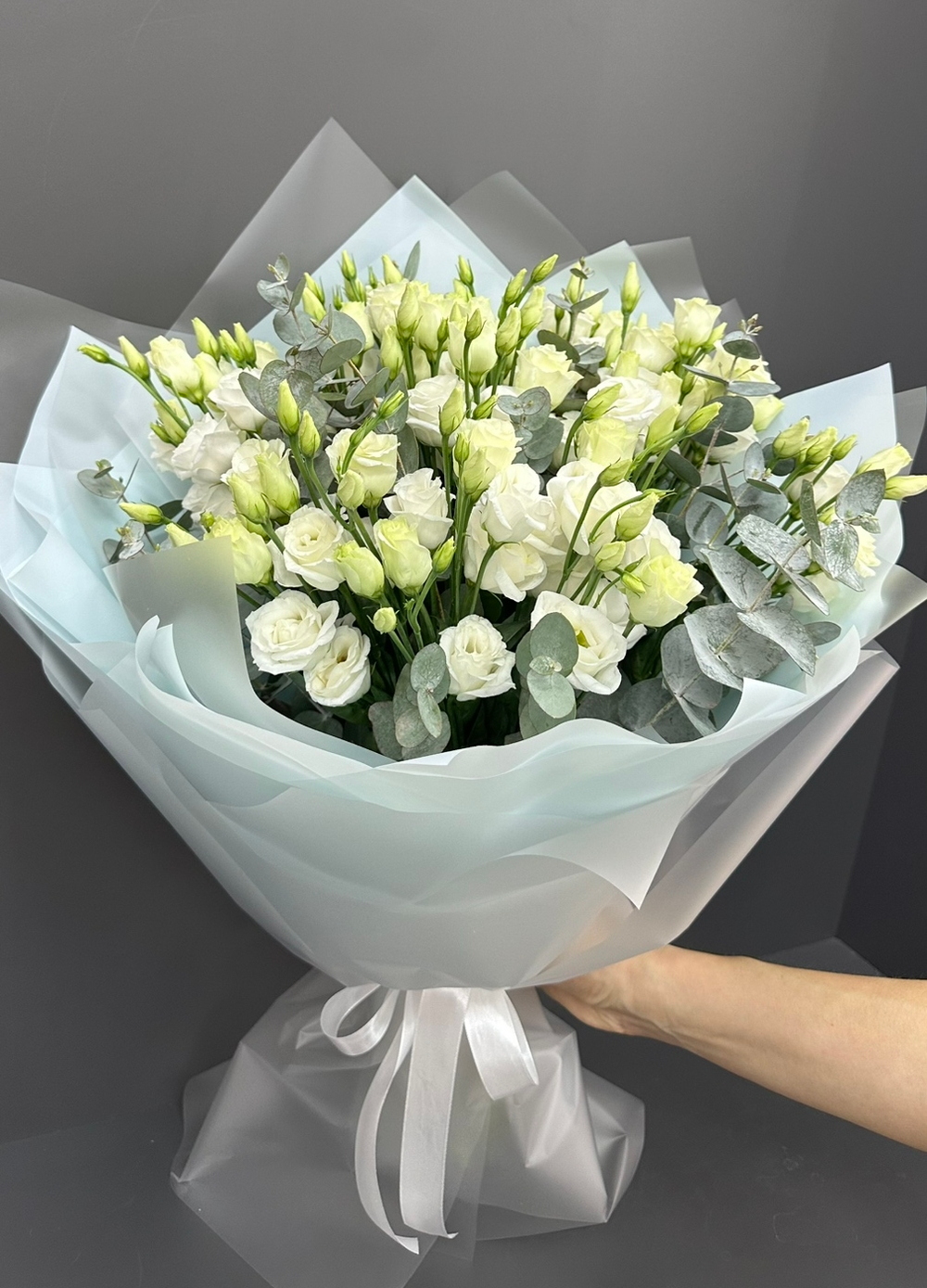 Букет эустомы с эвкалиптом