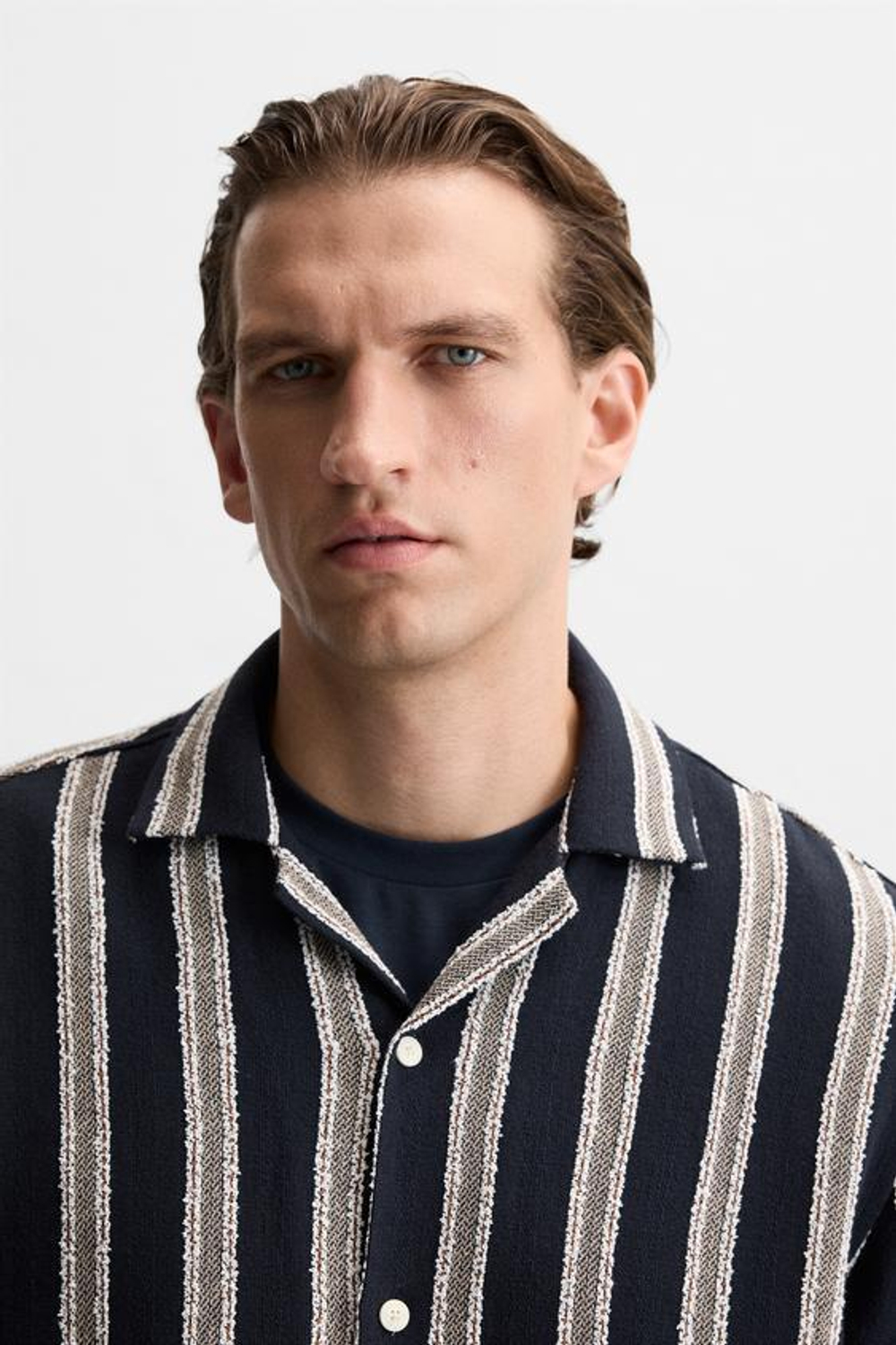 ZARA РУБАШКА ИЗ РЕЛЬЕФНОЙ ТКАНИ В ПОЛОСКУ, МОРСКОЙ СИНИЙ