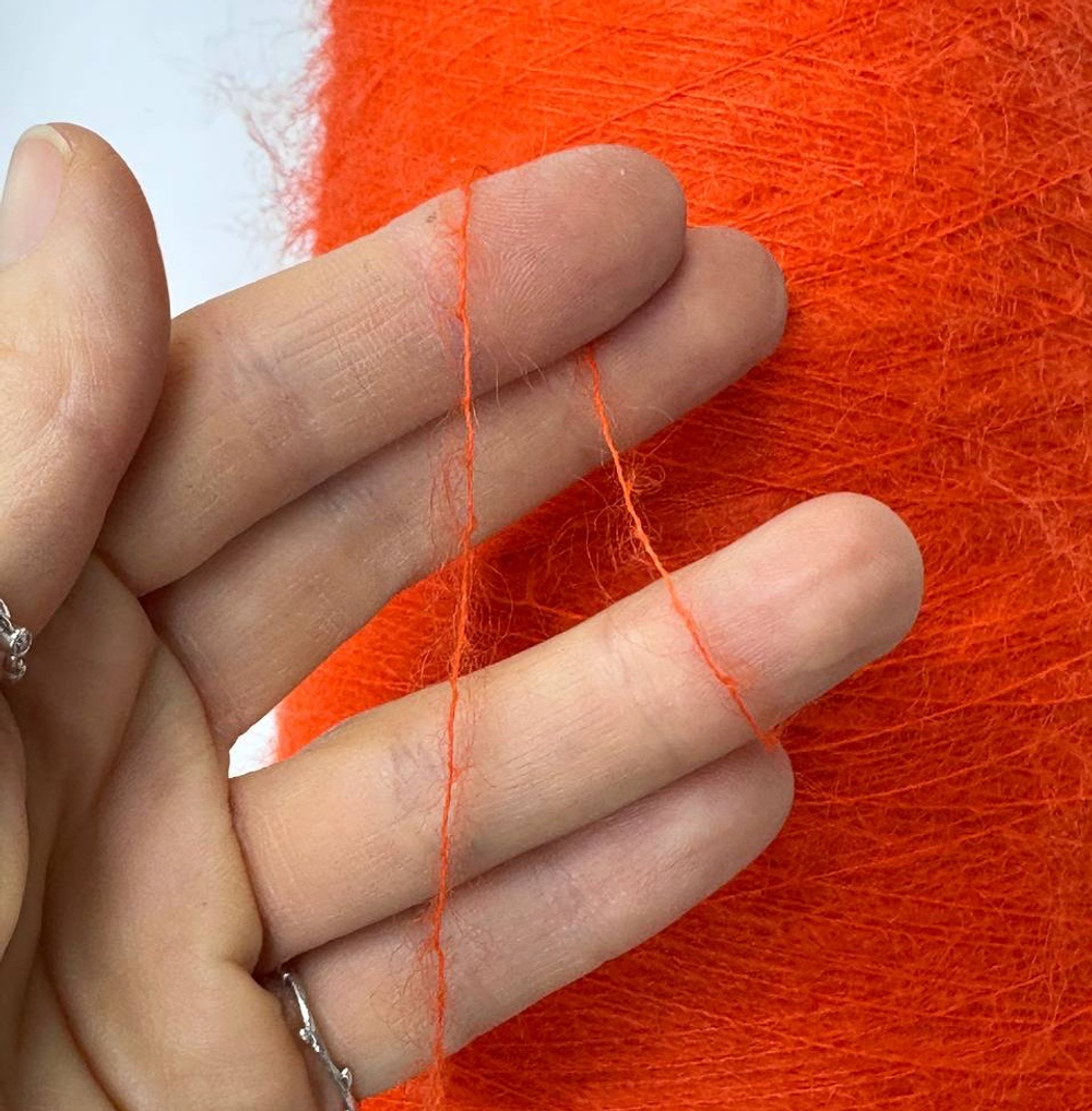 AURORA - Ilaria Calenzano; 67% кидмохер, 28% нейлон, 5% меринос; 1000м/100гр; col. 006512, цвет: алый; S715