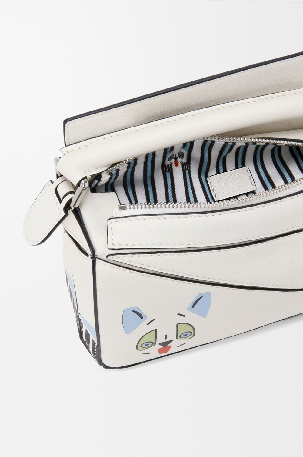 Loewe Мини-сумка Puzzle Futurist Cat из классической телячьей кожи, экрю