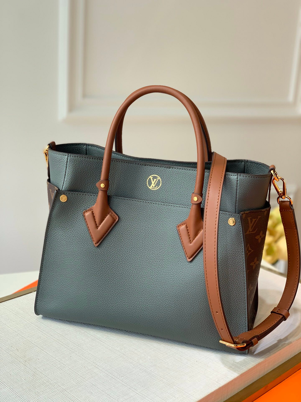 Louis Vuitton On My Side MM