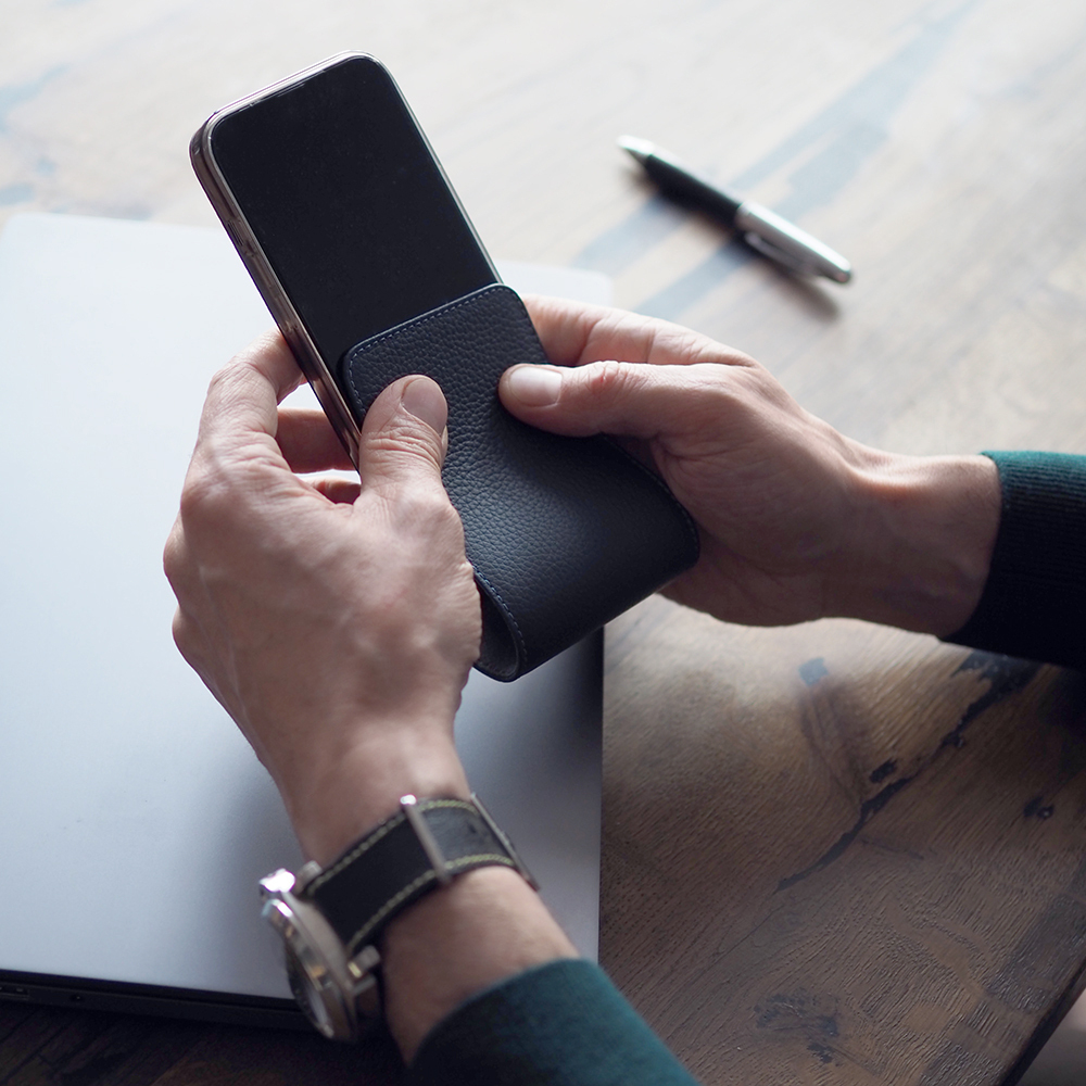 Чехол для iPhone 15 Pro из кожи теленка, синего цвета