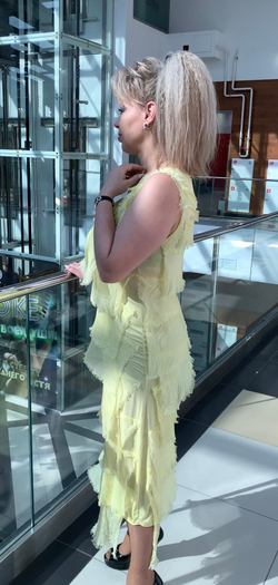 Желтое шелковое платье-сарафан