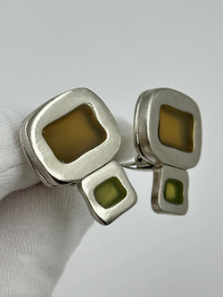 Клипсы Givenchy с коричневыми и зелёными вставками