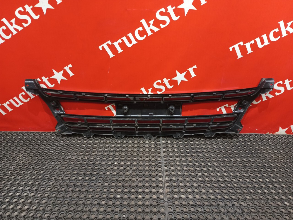 Решетка бампера верхняя 2023г.