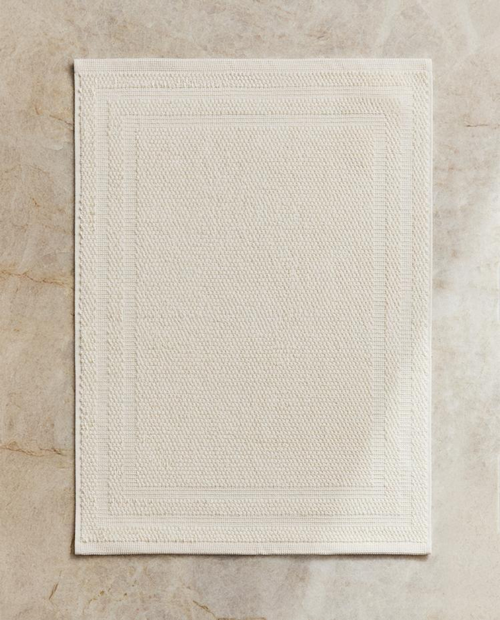 ZARA HOME КОВРИК ДЛЯ ВАННОЙ ИЗ ХЛОПКА С АНТИСКОЛЬЗЯЩЕЙ ПОВЕРХНОСТЬЮ, ЦВЕТ СЛОНОВОЙ КОСТИ