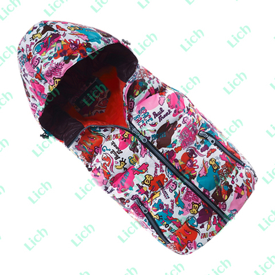 Жилет детский с капюшоном и цветными принтами