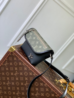 Louis Vuitton Pulse Wearable Wallet