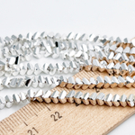 Бусина Треугольник, стекло, цвет серебристый светлый, размер около 3*4 мм, цена за нить 34 см