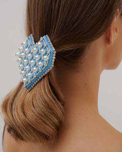 Заколка-сердце голубая расшитая жемчугом