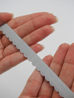 Резинка отделочная светло-серая ажурная ширина 12 мм с учетом фестона