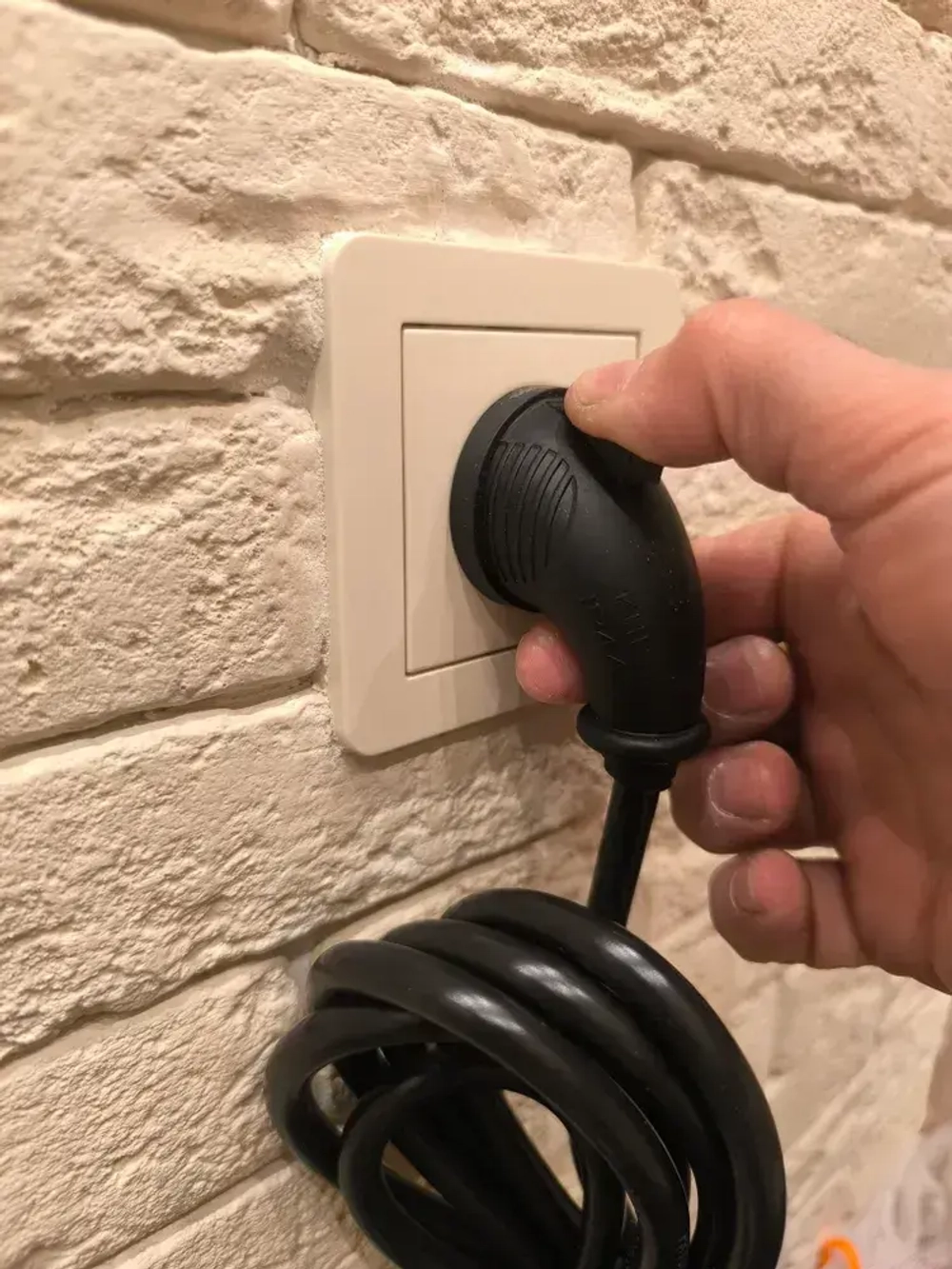 длинитель IP 44 влагозащищенный .с Угловой вилкой каучук 3 розетки 3 метра с заземлением 3на1,5 ПВС Гост