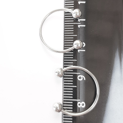 Подковы, полукольца для пирсинга: диаметр 16 мм, толщина 1.2 мм, диаметр шариков 4 мм. Сталь 316L. 1шт