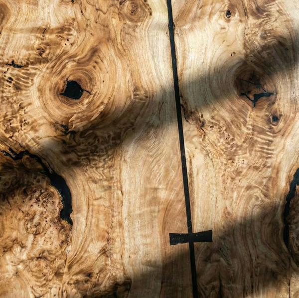 Стол тополь с фигурным сростком эпоксидной смолы бабочками