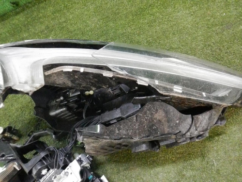 Битая Фара правая Volvo XC60 2 (2017-2021) LED