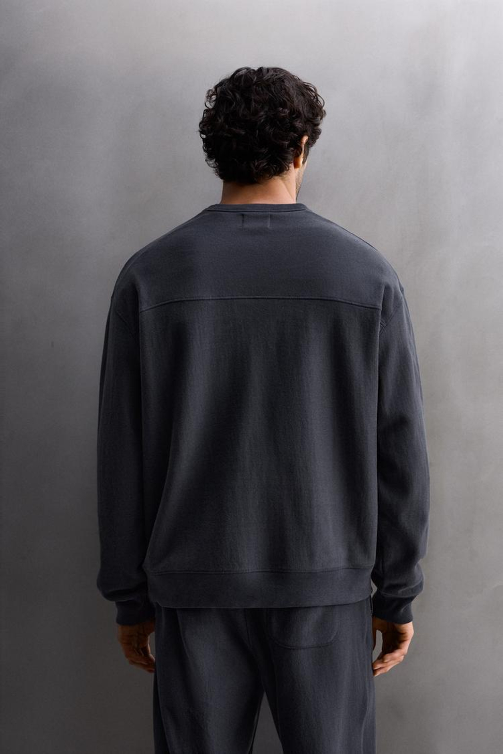 ZARA ТОЛСТОВКА ДЛЯ ТРЕНИРОВОК С КРУГЛЫМ ВЫРЕЗОМ, МОРСКОЙ СИНИЙ