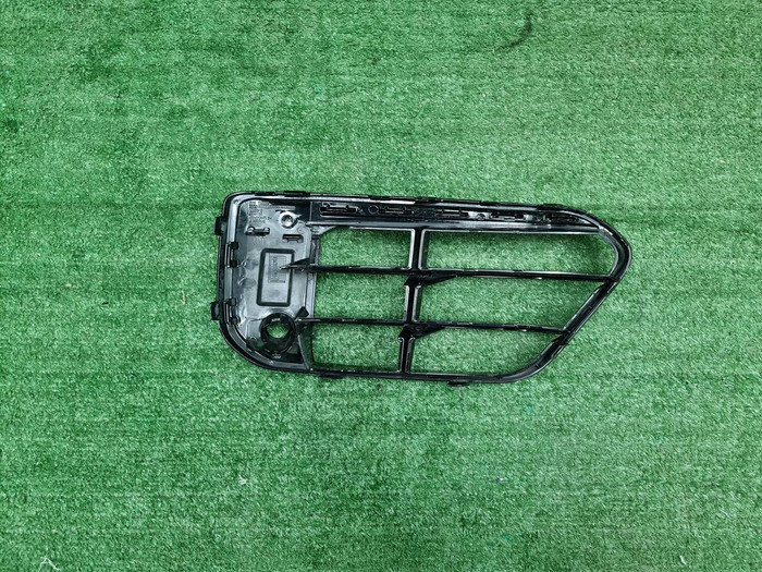 Решетка переднего бампера левая BMW X1 F48 (15-19)