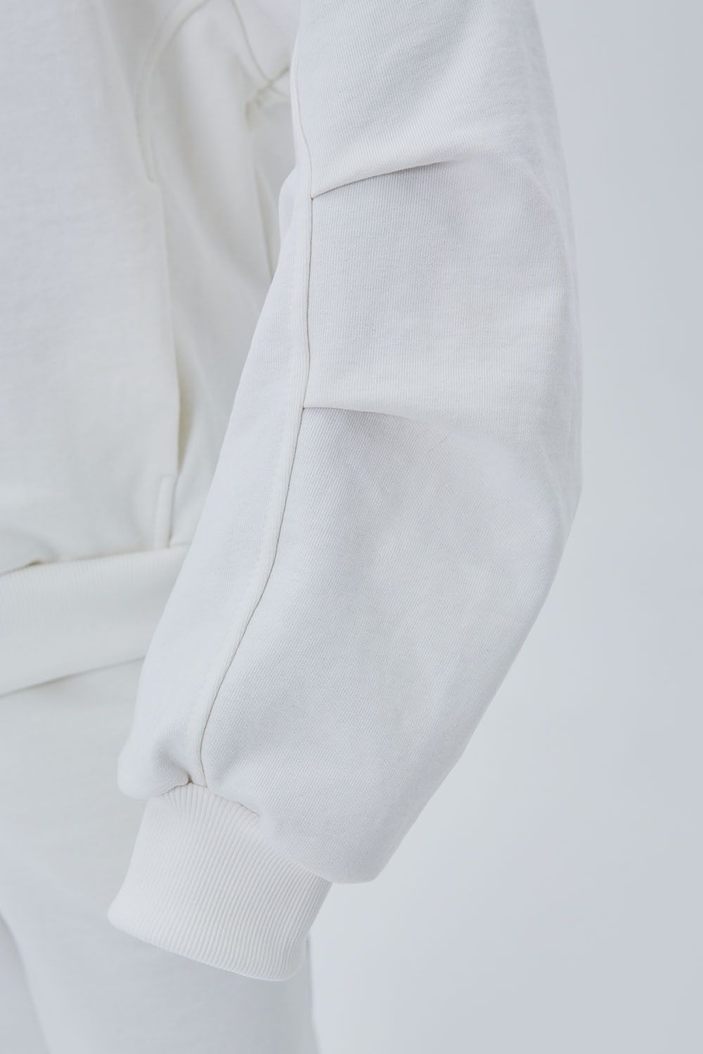 Худи на молнии с защипами на рукавах кремового цвета