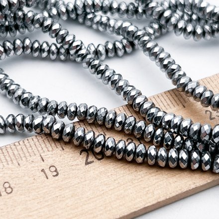 Гематит Рондель с огранкой (имитация), цвет серебристый, размер около 4*2,2 мм, цена за 19 см (1/2 нити)
